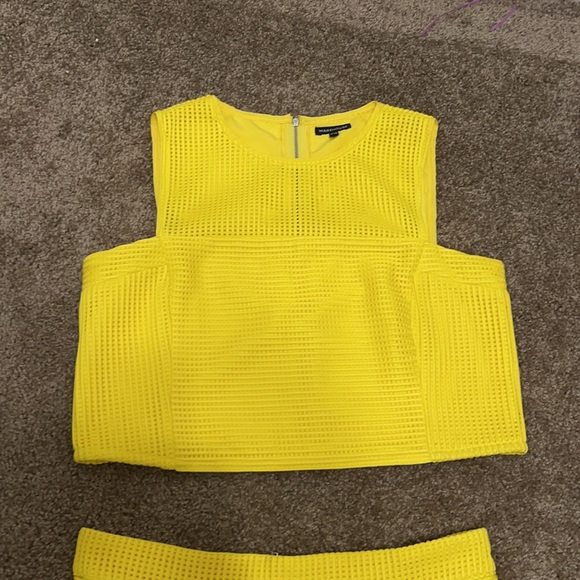 Yellow Outfit - Picture 3 of 7